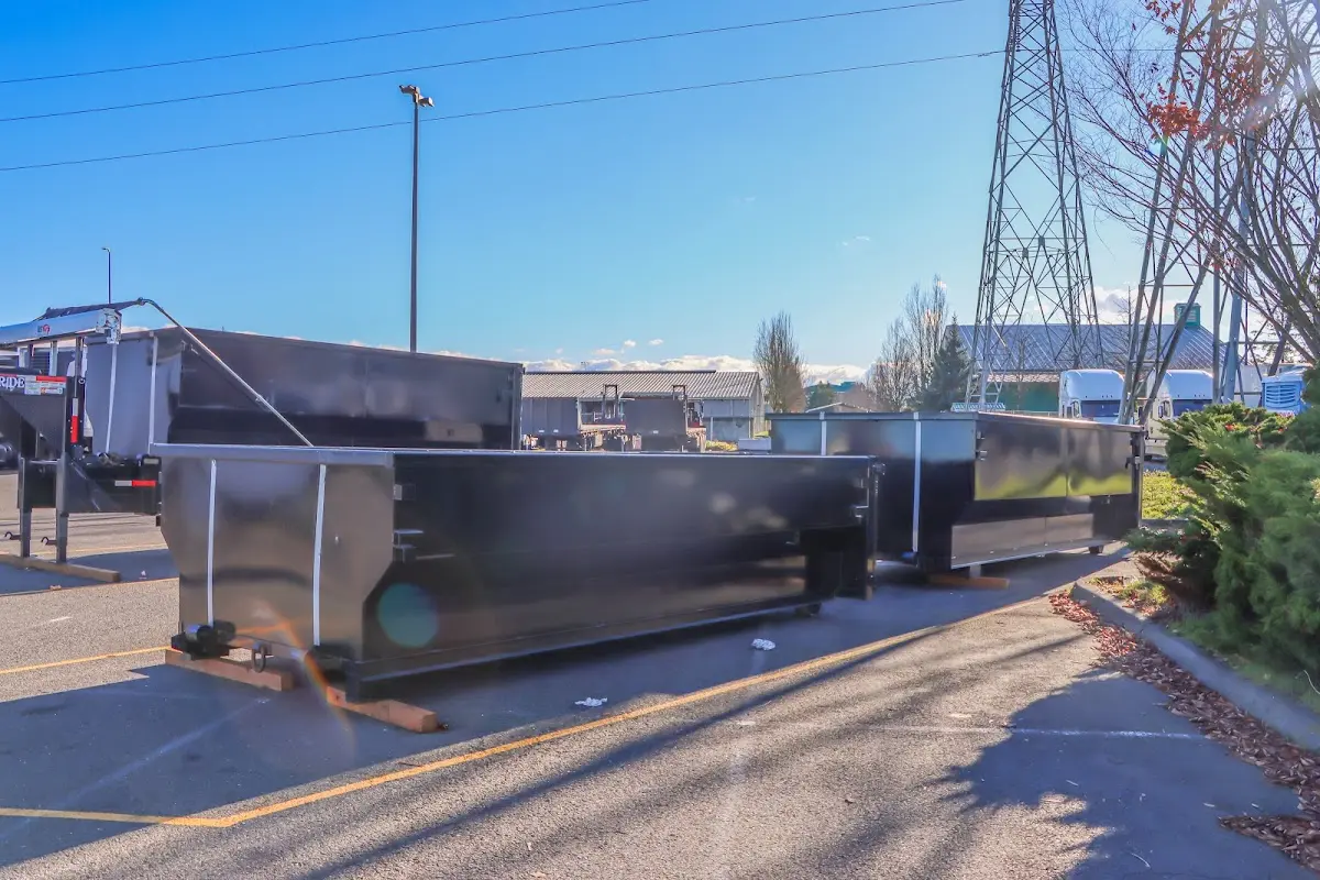 Professional dumpster rental and junk removal service in Del Aire